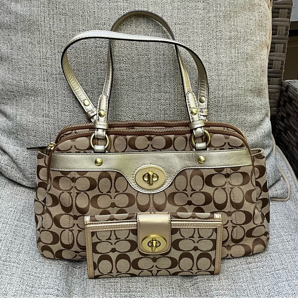 ESTATE SALE:  New Condition vintage Coach bag and matching wallet!